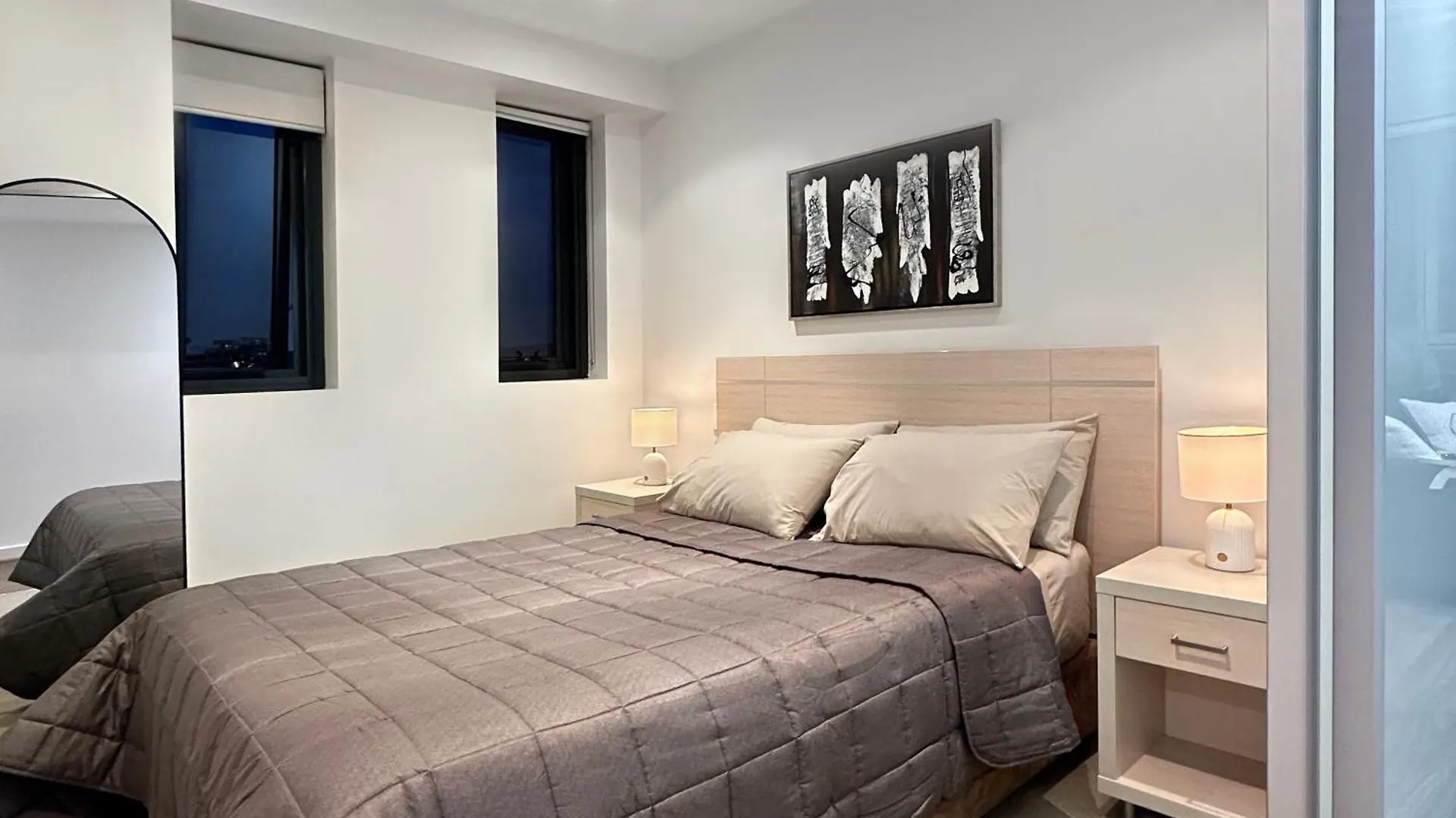 Penthouse Sky View Apartment Cbd 2Br Apartment Balcony Spa Access Sleeps 6 Adelaide Australia